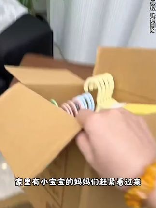 我们家两个孩子都用的爱贝迪拉的衣架 家里有小朋友就要用这种婴儿专用衣架#宝妈推荐 #婴儿衣架 #好物推荐🔥 #母婴好物