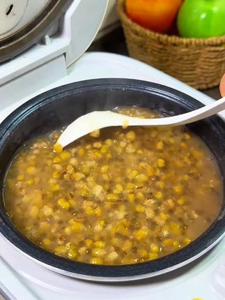 绿豆西米露 每年夏天,我们就特别喜欢喝#绿豆西米露 软糯香甜,清凉又解暑,做法真的太简单#夏日甜品 #红豆西米露
