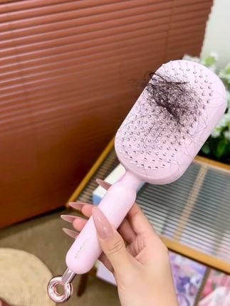 这个梳子小姑子我俩一人一个,可以一键清理头发,真的太适合女生 这个梳子小姑子我俩一人一个,可以一键清理头发,真的太适合女生了!#记录真实生活#农村生活#原创视频 #好东西一起分享