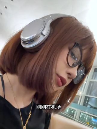 冰韵iCEAir2美式复古耳机头戴式降噪无线蓝牙挂脖小巧高颜值便携 美式复古降噪耳机 戴上它真的太出片了!帅翻,美翻!音质也特别棒,在高铁,飞机,咖啡店,健身房戴着它,回头率直接拉爆 #冰韵 #蓝牙耳机 #头戴式耳机