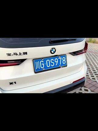 宝马车主建议新车安装牌照框,以保护牌照免受碰撞和弯曲。推荐一款专为宝马设计的牌照框,可防止牌照被掰弯,且不影响正常使用。#宝马 #牌照框 #汽车用品 #汽车好物