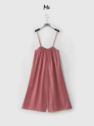 老杨推荐的【水光吊带裤】透气显瘦减龄少女感时尚休闲背带裤,上身遮肉显瘦,面料轻薄舒适透气,版型时尚,颜色非常高级,喜欢的姐妹自己去拿#老杨的私服 #穿出高级感 #遮肉显瘦#时尚单品 #背带裤