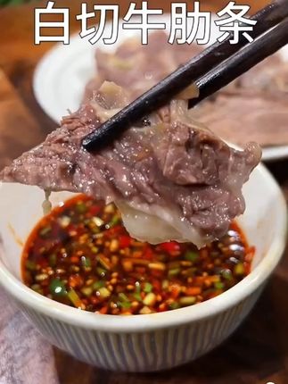 俗话说,夏天吃牛肉,美味又长寿,尤其是这牛肉跟萝卜搭配在一起 俗话说,夏天吃牛肉,美味又长寿,尤其是这牛肉跟萝卜搭配在一起啊,营养非常的丰富。#清炖牛肉 #牛肉新吃法 #家常菜