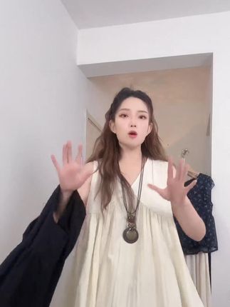 大码超好看中长款黑色背心女夏季2025新款设计感胖mm无袖V领上衣#好看的衣服都在这里 #气质穿搭 #今天穿什么 #ootd穿搭 #穿搭