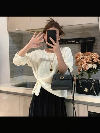 韩系设计感下摆提扣:/ 针织衫女秋冬新款百搭简约休闲纯色毛衣T932 #早秋不费力显贵穿搭 #早秋穿搭公式来了 #学会穿搭技巧真的很… 展开