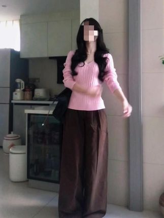 谁懂啊,领长袖针织衫,好有氛围感~ #甜妹穿搭 #入秋穿搭 #穿出自己的风格#ootd我的穿搭日记#舒服又百搭