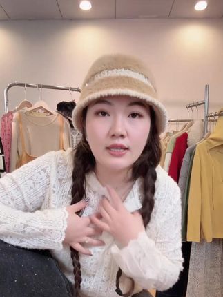季念微胖大码女装秋季新款洋气质钩花蕾丝连帽衫套头打底衫长袖潮#品质女装 #穿出高级感 #穿搭 #女装拿货 #服装店日常