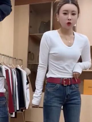 #时尚减龄穿搭 #显瘦显高显腿长 #微喇牛仔裤女 #谁穿都好看 #秋季新品