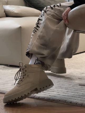 马丁靴踏碎平庸,酷感气质自然涌 #好鞋推荐  #ootd穿搭  #穿搭  #男鞋  #鞋控日常