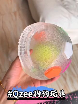 没想到这个弹力球我家狗那么喜欢,提手的设计方便小狗叼来叼去,还很抗咬#狗狗玩具 #萌宠玩具