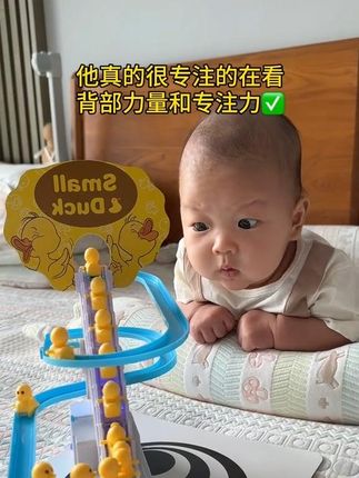 这个小鸭子太有趣了,还会爬楼梯,给宝宝做抬头训练,宝宝很喜欢 #哄娃神器 #抬头训练#小鸭子爬楼梯玩具 #哄娃神器 #益智玩具