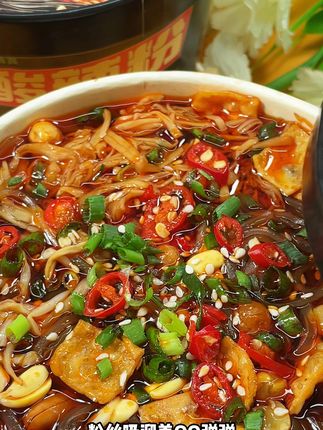 酸辣粉界黑马!十包料超有料,嗦粉根本停不下! #嗦粉的快乐 #酸辣粉 #好吃过瘾 #吃了还想吃
