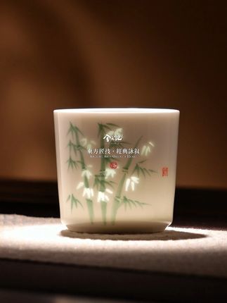 有一种会发光的瓷器,浑身是孔,却能滴水不漏! #玲珑瓷 #兮元记 #杯子控 #竹 #镂空工艺