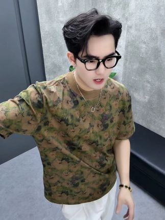 穿着喜欢的衣服的我,比赤裸更接近真实的自己。 #短袖t恤 #夏季新款 #穿搭 #男装潮流猎人