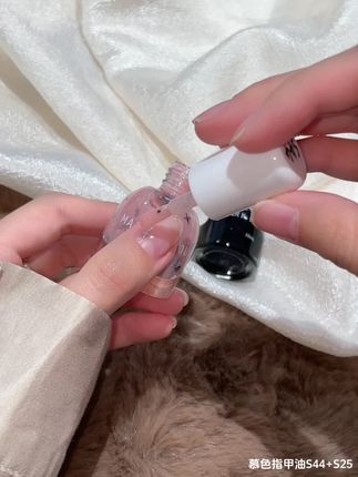这美甲是仙女洒在人间的星光吧✨ 显白到自带打光#指甲油推荐 #美甲美睫