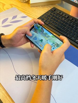 电竞男看过来咯,游戏主播必须安排一个冬季的加热鼠标垫啊,打游戏手感都不会差的了,#加热鼠标垫 #加热暖桌垫