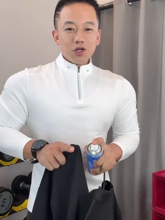 跑步健身!纯色速干长袖,高弹性不闷汗,抓绒内里超舒服 🏃♂️ 健身党看过来!这件拼色速干长袖太适合训练了!高弹性不勒身,速干排汗不闷热,内里细绒保暖不臃肿,半拉链设计方便调节温度!跑步、撸铁、瑜伽都能穿,拼色设计超有运动感,健身房回头率特别高!#健身穿搭  #运动装备  #跑步必备 #品质男装 #休闲运动