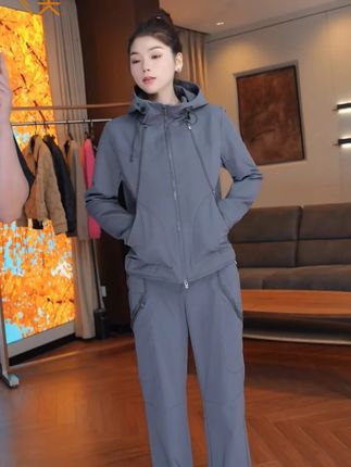 Tender Jinger户外运动连帽套装(分开拍) #秋季穿搭 #户外穿搭 #秋季搭配 #秋季上新 #秋季主打简单干净氛围感