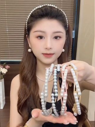 #搜索我的服装类型变装挑战 女生出门都需要的#折叠发箍 只需要个位数,随身#携带方便 日常收刘海碎发,实用好看#碎发整理 #方便携带可折叠 #洗脸发箍