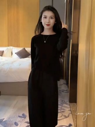 黑色气质早秋套装裙女巨好看高级感时尚洋气纯色上衣半身裙两件套#早秋高智感职场穿搭 #上衣半身裙穿搭 #有气质的穿搭