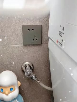 厨房,卫生间插座容易进水,一定要装上这个开关保护罩,防水防潮防触电,安全又美观#开关插座 #安全用电 #开关防水盒