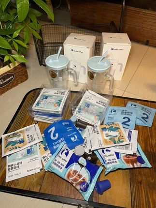 不是……瑞幸都卷成这价了吗??#咖啡 #瑞幸咖啡 #杯子控 #冰蓝杯