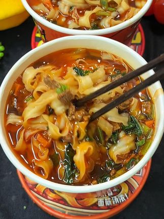 削面滑韧,辣子焦香,山西味藏在这碗里! #山西刀削面 #速食泡面 #美味速食 #打工人美食