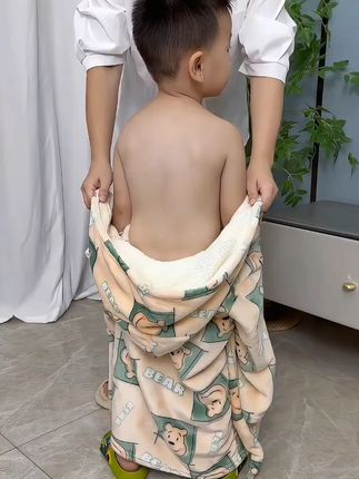 给孩子入手了一件浴袍洗完澡穿上太暖和了自带的小帽子连干发帽省了#浴袍 #儿童浴巾 #居家服 #儿童浴袍 #母婴好物