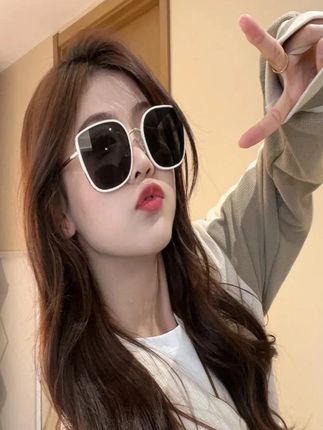 百搭墨镜女款2025新款防晒防紫外线高级感显脸小防晒白色太阳眼镜#太阳镜 #墨镜 #白框墨镜 #防晒太阳镜