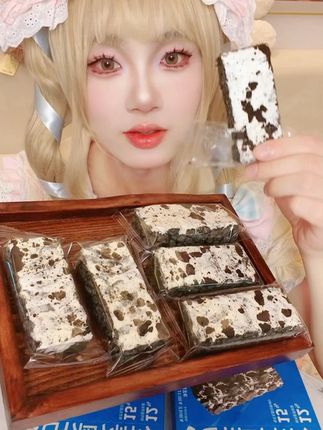 上面是厚厚一层奶盖和大块奥巧碎!下面是可可粉做的沙琪玛! 料超多还不甜腻巨好吃!#沙琪玛 #超便宜超划算 #好吃到停不下来