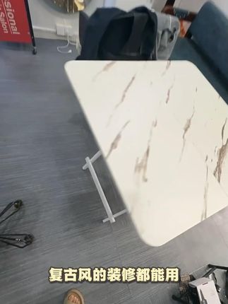 这个可以折叠收纳的餐桌, 采用的是环保板材加一体钢架的结构,结实稳固的同时还特别轻盈便捷,而且有多色可选,无论是现代风还是复古风的装修都能用。它的桌面很厚实,表面做了防刮耐磨的处理,脏了也很好打理。把它放在家里真的太合适了,价格便宜,质量好。 喜欢的话赶紧点击链接看看吧!工厂直销生产厂家批发#折叠餐桌 #折叠餐桌两用 #折叠餐桌家用小户型 #折叠餐桌定制 #折叠桌餐桌