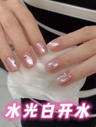 温柔又水润的水光白开水猫眼~ #卡妞 #超好看的美甲 #短指甲也可以这么美 #猫眼 #玻璃珠猫眼