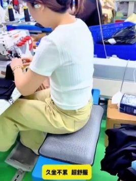服装厂专用蜂窝橡胶坐垫,Q弹久坐不累,透气柔软舒适#缝纫工 #带你走进服装厂 #制衣厂 #做衣服 #缝纫实用工具