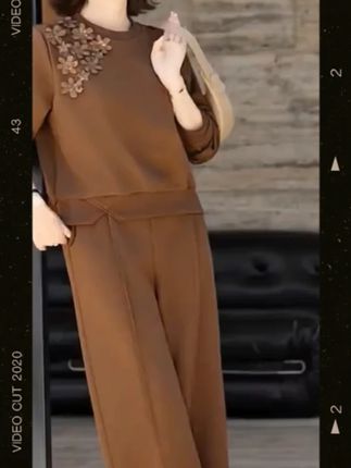 沉稳与优雅并存这套秋季套装以浓郁棕调为主色,自带沉稳大气质感 侧边线条暗藏心机,能修饰腿型、拉长视觉比例,显高效果明显。 整套采用同色系搭配,风格统一协调