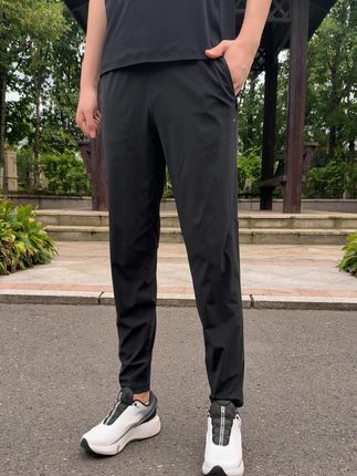 斐乐夏季轻薄蝉翼裤,上身冰凉舒适 #夏季新款#男士休闲裤推荐#显高显瘦显腿长#好穿又好搭#百搭神裤