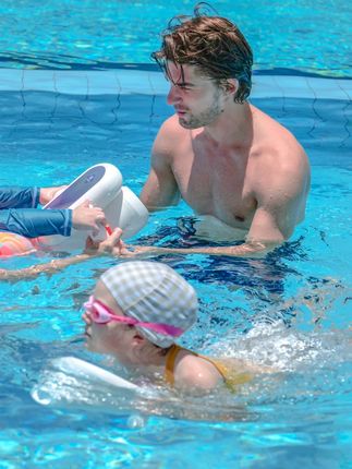 度假新仪式:下水前必按这个快乐开关💦 #暑假 #玩水 #凉爽一夏 #水下助推器