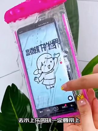 救命!手机被我故意沉入泳池底…捞上来竟然???#手机防水袋#夏天玩水#水上乐园