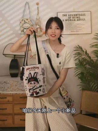 可爱动漫噗噗公仔2025款女包斜跨包流行帆布袋子百搭帆布包包女#帆布包 #斜挎包 #百搭帆布包 #单肩包 #包包 #包包