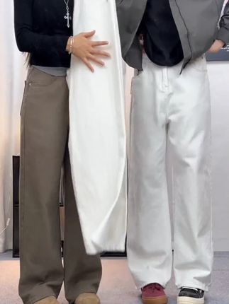 美拉德休闲裤垂感宽松直筒裤 宝子们!2025早秋华棉弯刀卫裤来咯~男女都能穿,宽松慵懒的阔腿设计,直筒还特显垂感,运动休闲风拉满~面料是柔软华棉,亲肤透气又有弹力,穿着老舒服了! #华棉卫裤 #运动休闲裤 #抖音带货 #高性价比裤子 #宽松阔腿裤 @抖音创作小助手 @抖音小助手 我要上热门