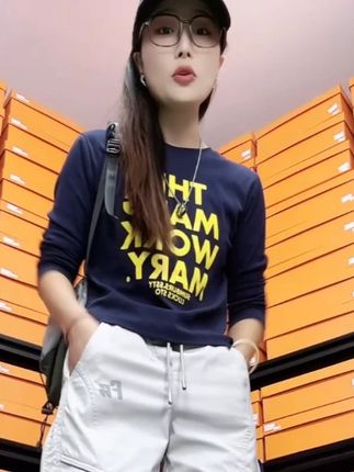秋季机能侧开拉链防风防水冲锋裤男女同款潮牌宽松大码直筒工装裤 秋季机能侧开拉链防风防水冲锋裤男女同款宽松大码直筒工装裤 #只做高品质 #休闲裤 #今日分享 #懒人必备 #男裤休闲裤