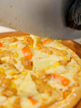 饼底用 100% 全麦粉发酵 饼底用 100% 全麦粉发酵#披萨 #手工披萨 #芝士