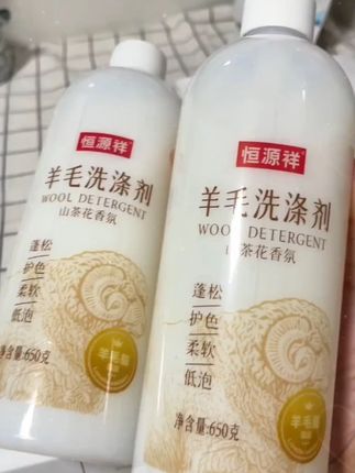 别再当冤大头把高端羊毛羊绒高端衣物送干洗店了,选对专用洗涤剂外面洗一次够在家洗几十次#恒源祥羊毛洗涤剂 #羊毛羊绒大衣怎么洗 #专用洗涤剂 #洗衣液 #超值好物省心选