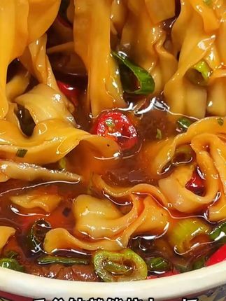 救命啊!这香辣刀削面嘶哈的嗦啰根本停不下筷!一口下去,真的香迷糊了!#山西刀削面#刀削面#好吃到停不下来