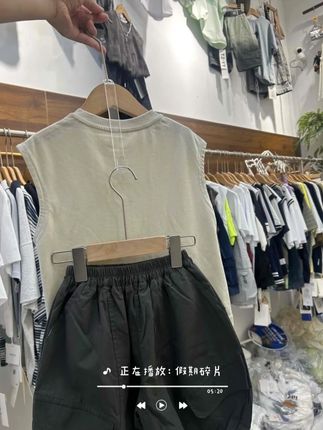 最后想要把衣服卖空就得把剩下的衣服组合搭配了~ 现在都是靠搭配做连单#服装创业#服装人#陈列搭配#搭配