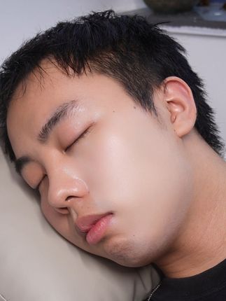 多效合一，养肤精华+隔离保湿+素颜霜，自然透亮不假白，无需卸妆。轻松打造素颜裸妆#娜涟#娜涟光感隔离霜#娜涟 #娜涟光感隔离霜 #2024早秋时髦主场W971