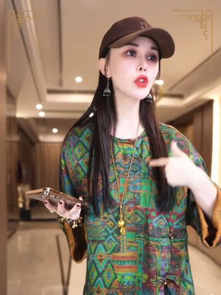 衬衫的细节处理到位,纽扣、袖口等都体现了高品质的制作工艺#品质女装 #穿出高级感 #桑蚕丝