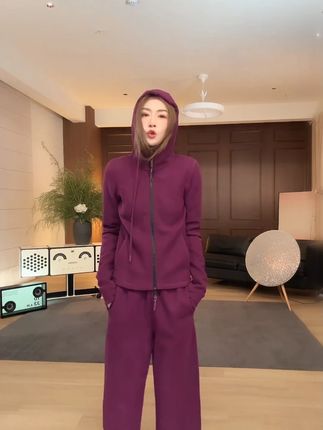 #套装两件套 #显瘦遮肉 #舒适百搭 #显白减龄 #保暖又好看