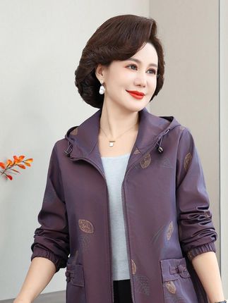 中年女装妈妈装春秋长袖上衣风衣阔太太气质装洋气中老年秋装外套 这样的外套爱了吗?穿上好看又减龄,遮肉百搭又显瘦,而且不光质量好,价格还很划算,不起球不打皱,大品牌品质打造真正优质时尚面料!不挑年龄不挑身材#洋气减龄 #谁穿谁好看 #品质女装 #美衣推荐 #中老年时尚穿搭