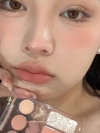 戈戈舞爱心贴贴眼影盘腮红高光一体盘心形眼影粉棕T#戈戈舞眼影盘 #粉色眼影盘 #眼影腮红修容高光一体盘 #心形眼影盘 #化妆