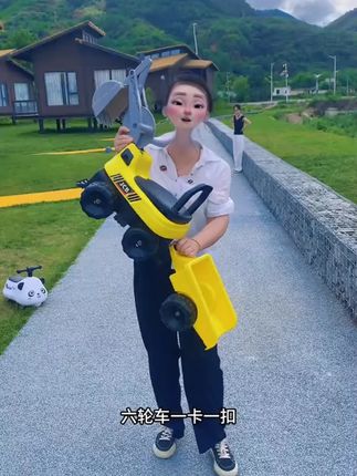 孩子们都喜欢能挖沙挖土的#儿童挖掘机 大尺寸带个后翻斗#挖掘机 灯光音乐儿歌有360度转圈圈#童车 #挖掘机玩具 #儿童玩具